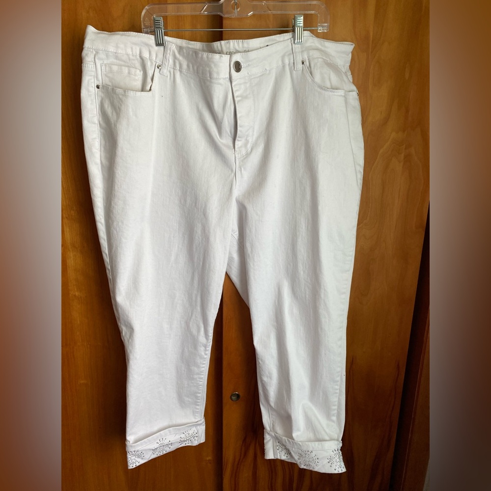 Avenue White Cropped Ankle Jeans with Eyelet Cuff
